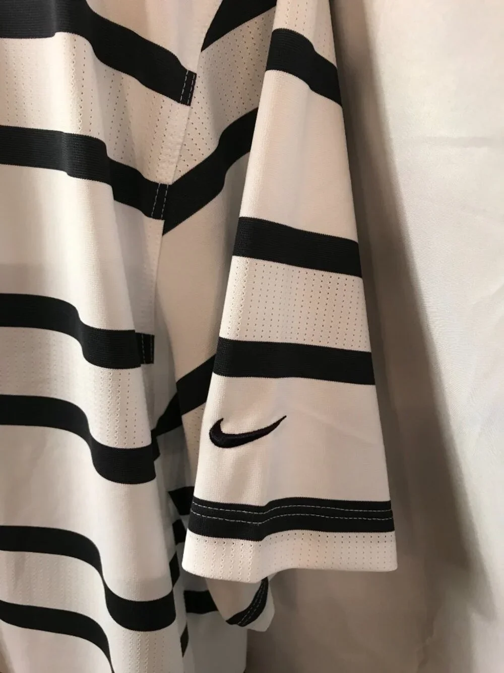 Nike Lincoln Golf Club Activewear Athletic Sport Cut Polo Shirt